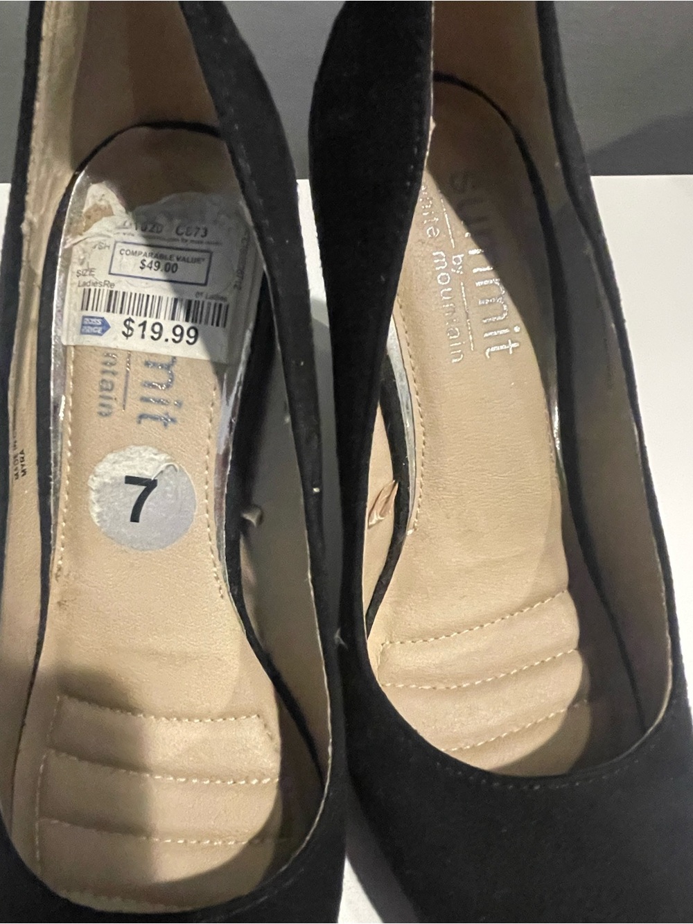 Elegant Black Pointed-Toe Women's Heels - Picture 4 of 5